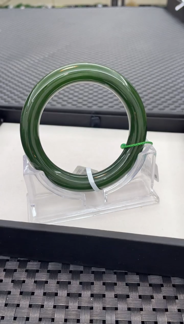 未镶嵌手镯和田玉小*一条57带红皮有纹（多样性发一件）Z0740