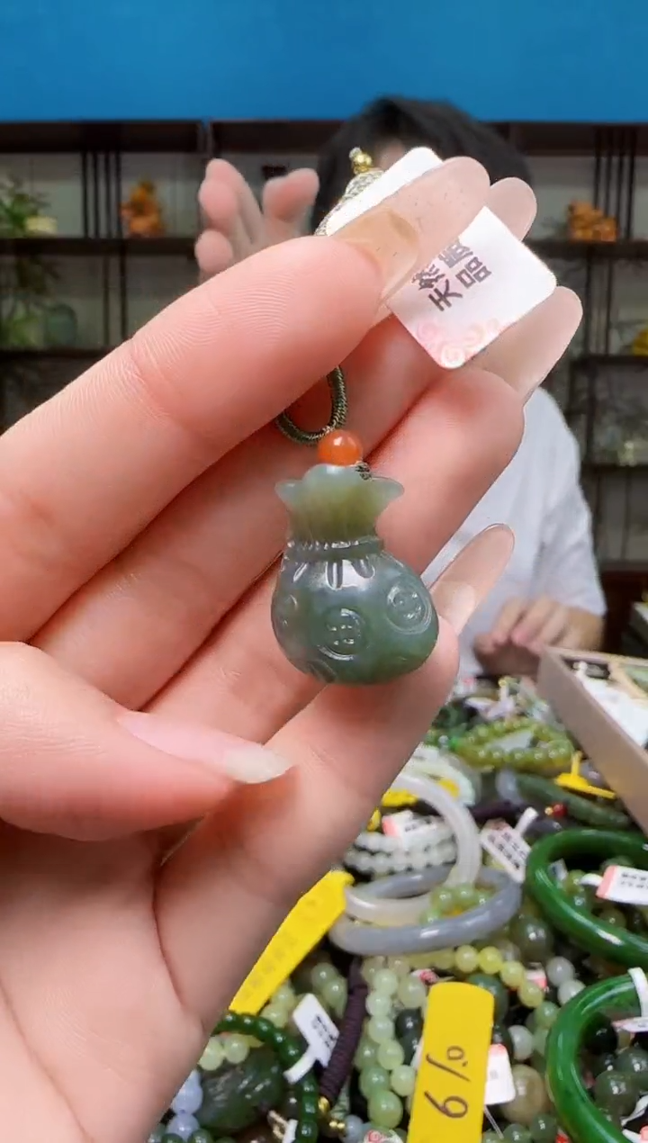 颈饰未镶嵌和田玉1