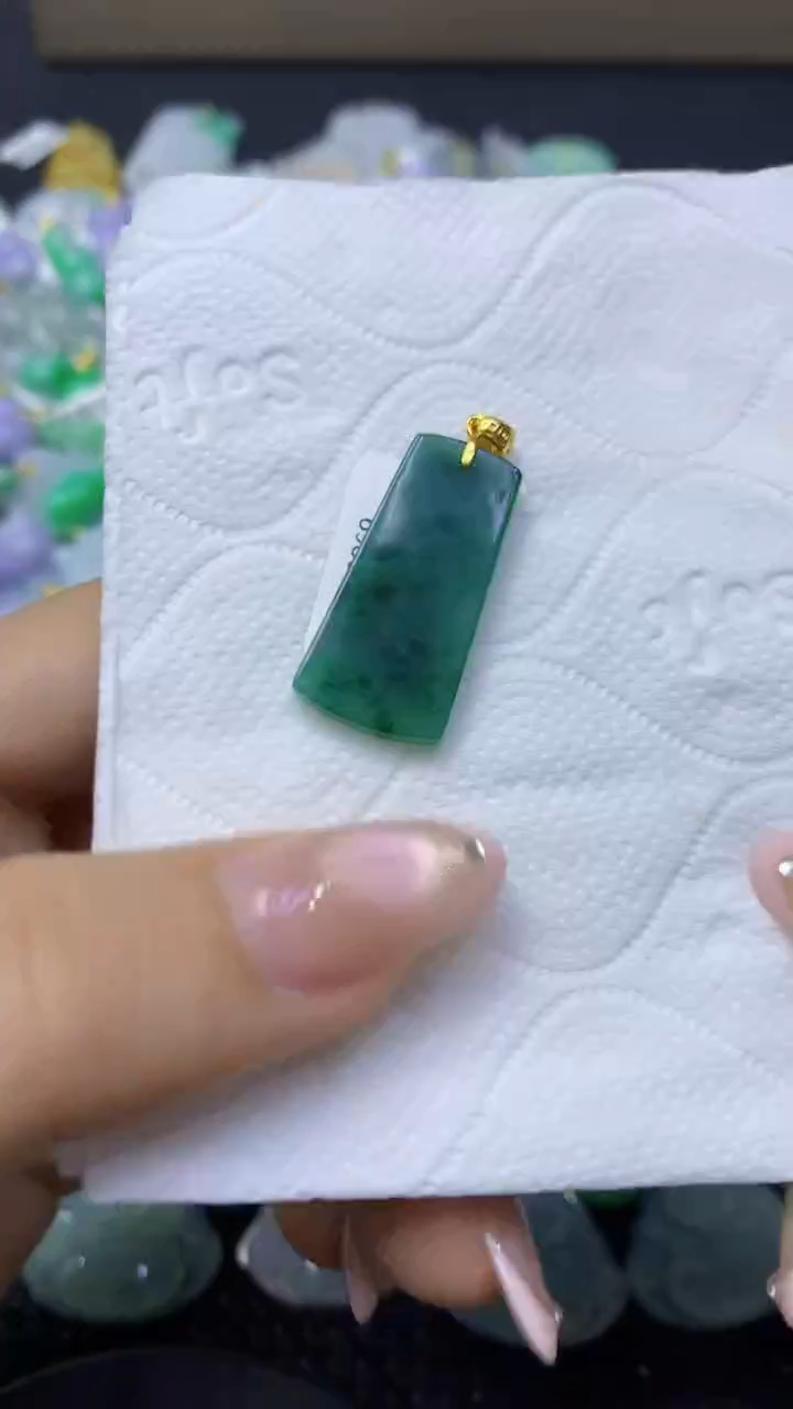 颈饰未镶嵌翡翠天然缅甸翡翠A货