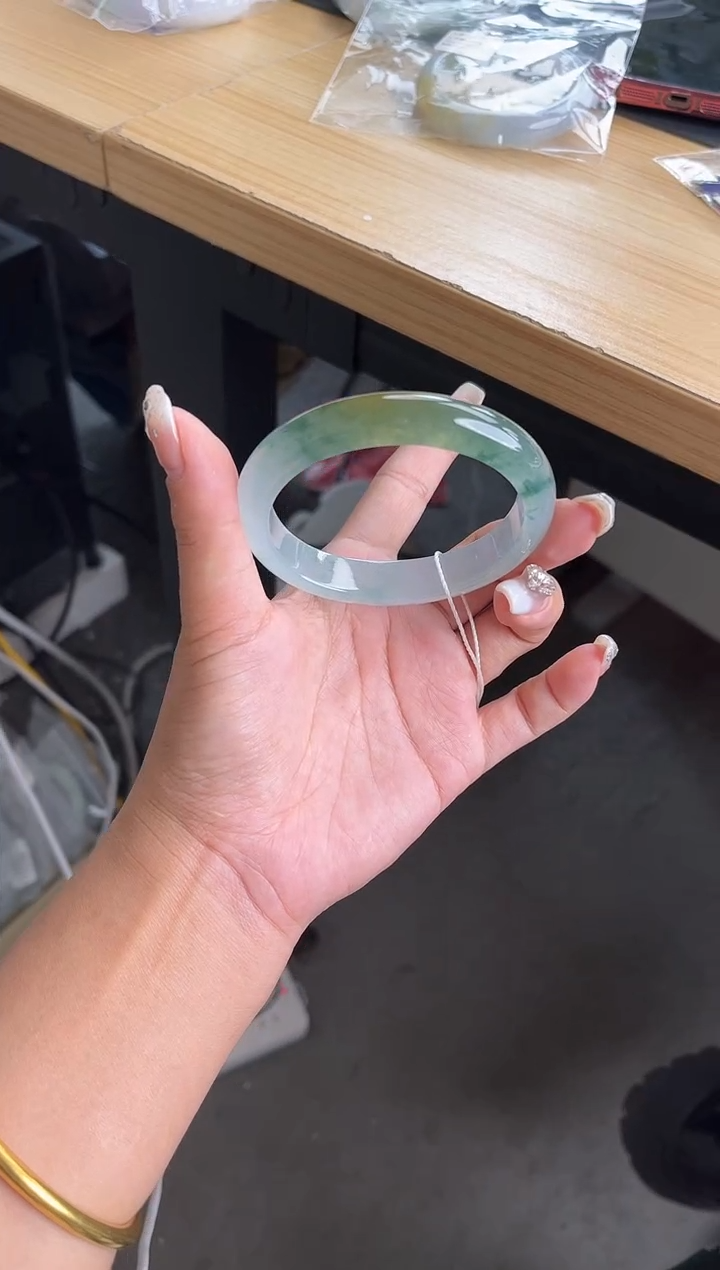 未镶嵌手镯翡翠手镯