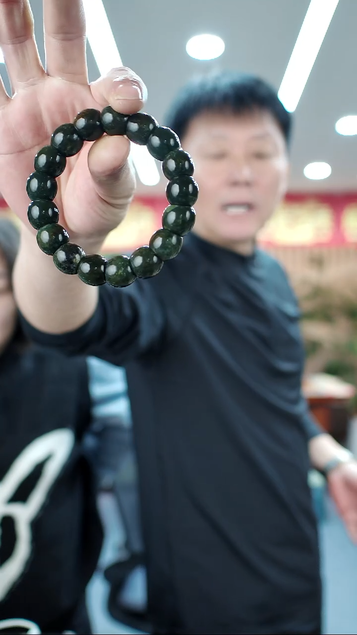 未镶嵌手链透闪石质玉手串