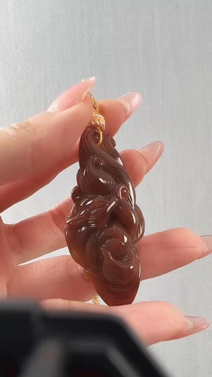 颈饰未镶嵌翡翠九尾狐