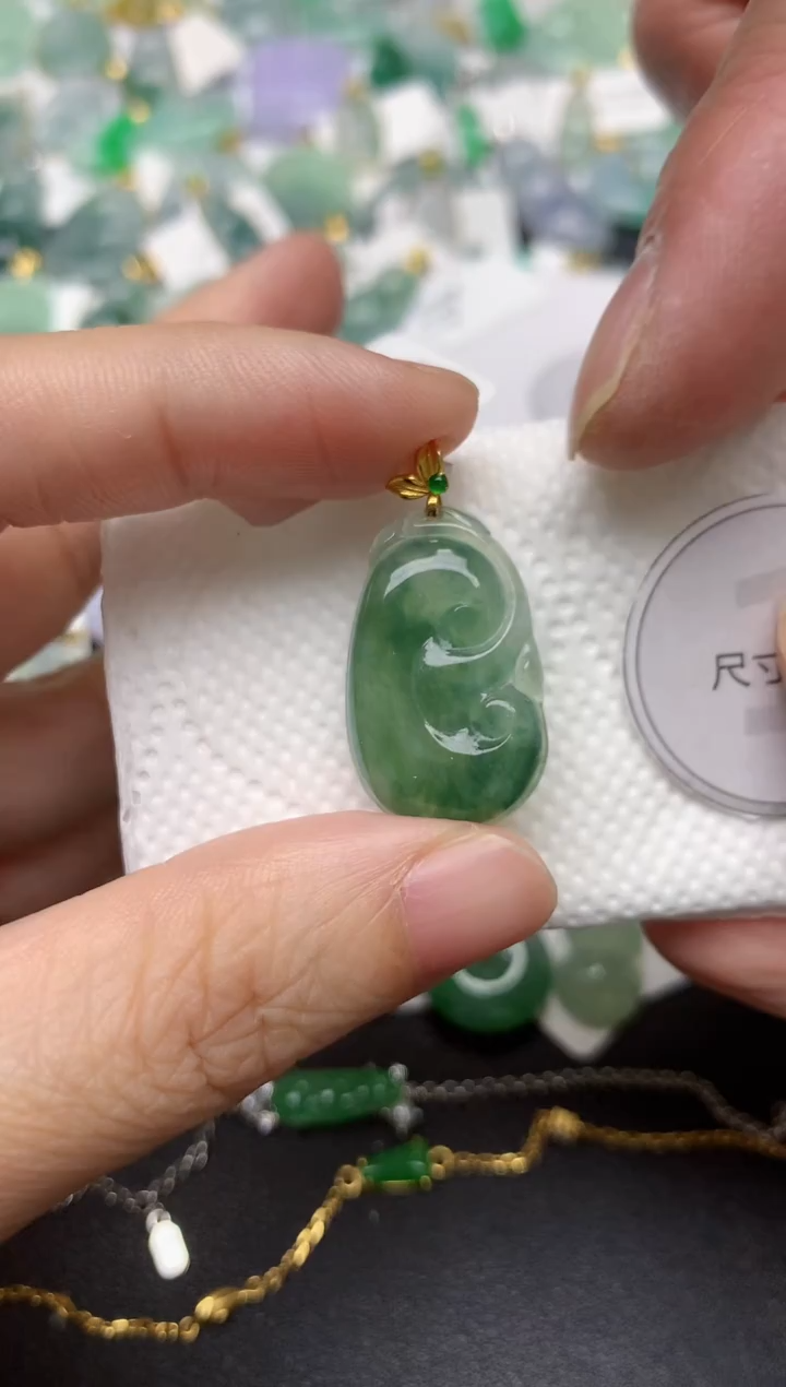 颈饰18K金镶嵌翡翠天然缅甸A货翡翠
