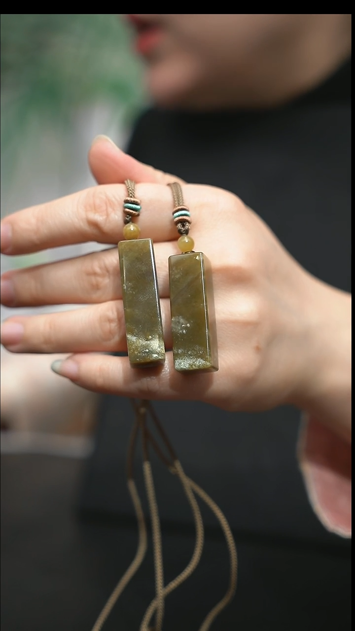 颈饰未镶嵌和田玉平安牌一对