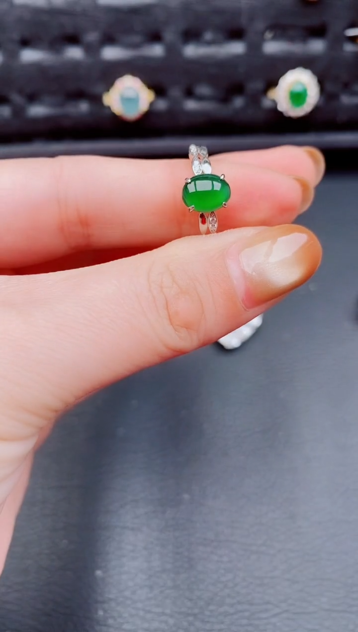 【闪购商品】翡翠戒指银S925镶嵌天然a货翡翠820