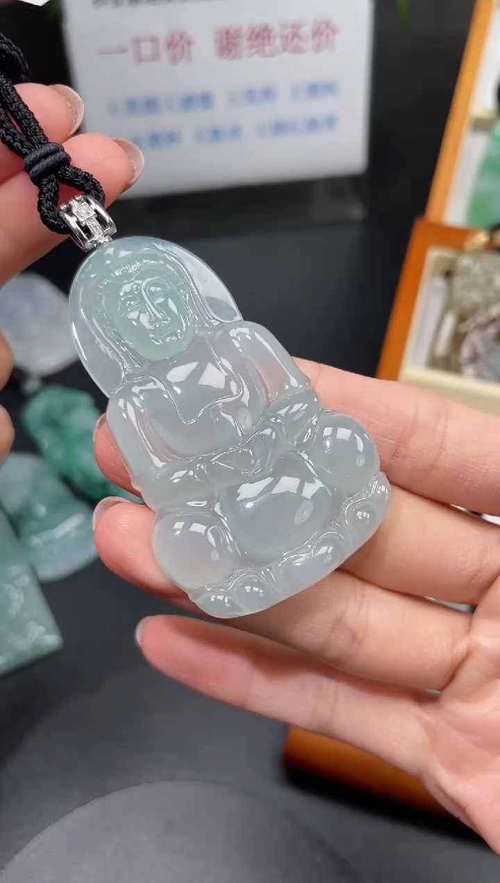 【闪购商品】翡翠颈饰18K金镶嵌观音