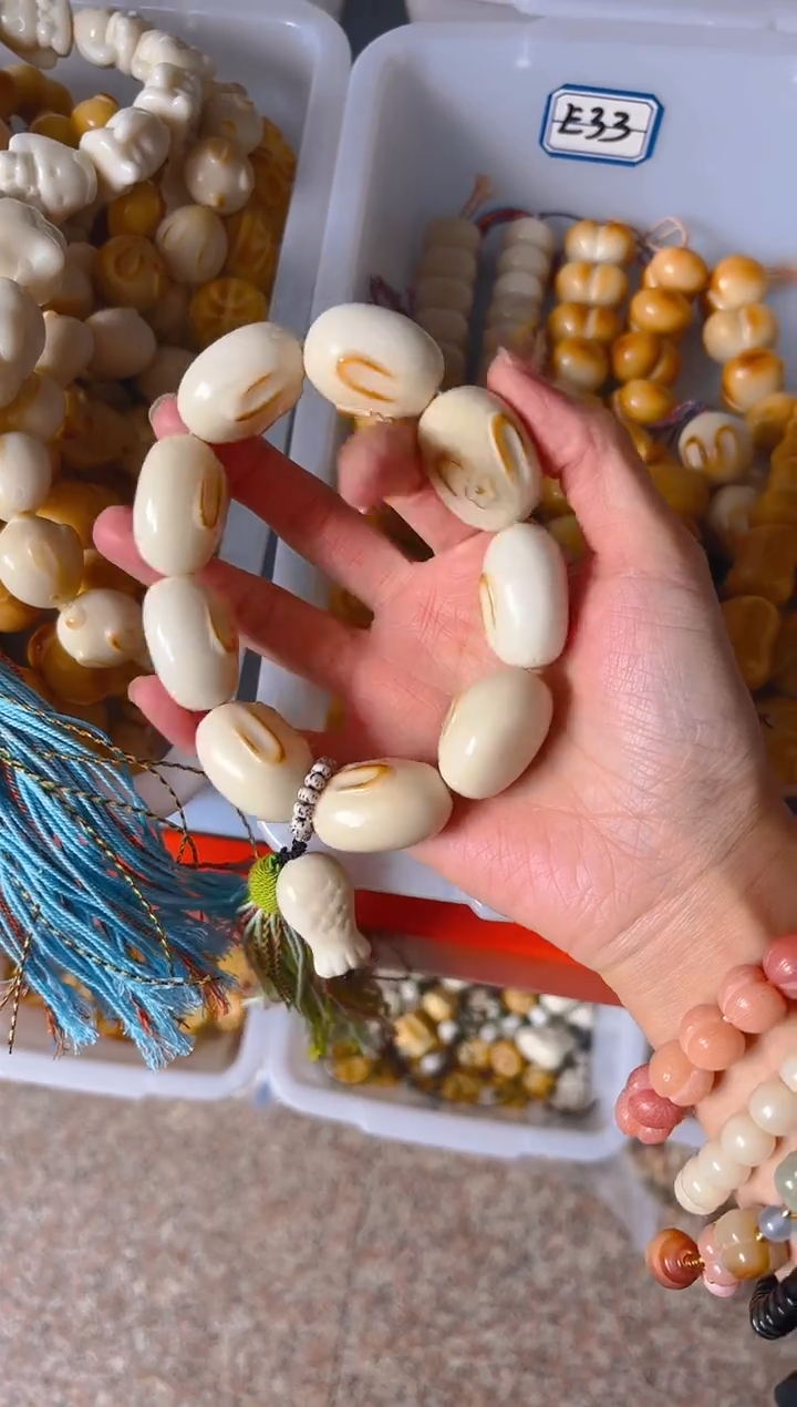 吊坠菩提根/象牙果大卡白色花兔手持 鱼