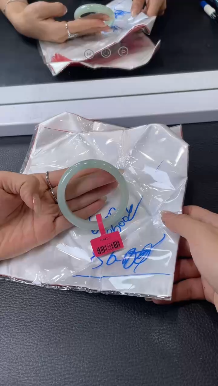 【闪购商品】翡翠手镯未镶嵌手镯