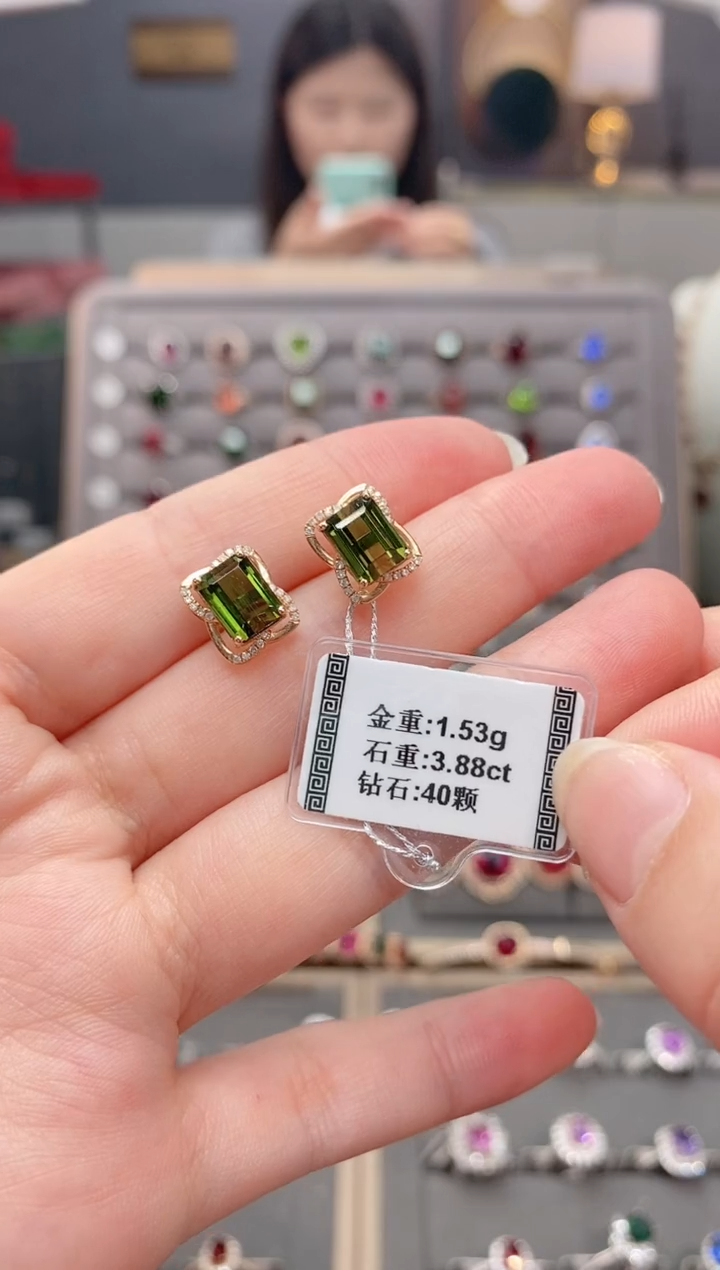 18K金镶嵌耳饰碧玺3.88配钻       