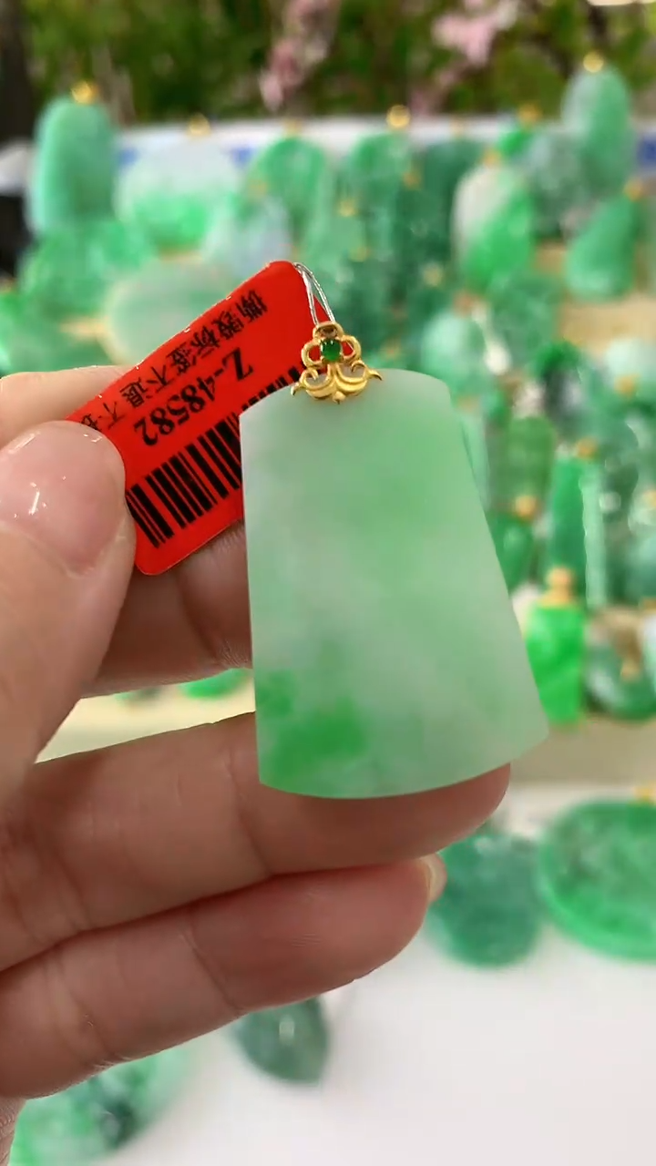【闪购商品】翡翠吊坠(不含链)18K金镶嵌挂件