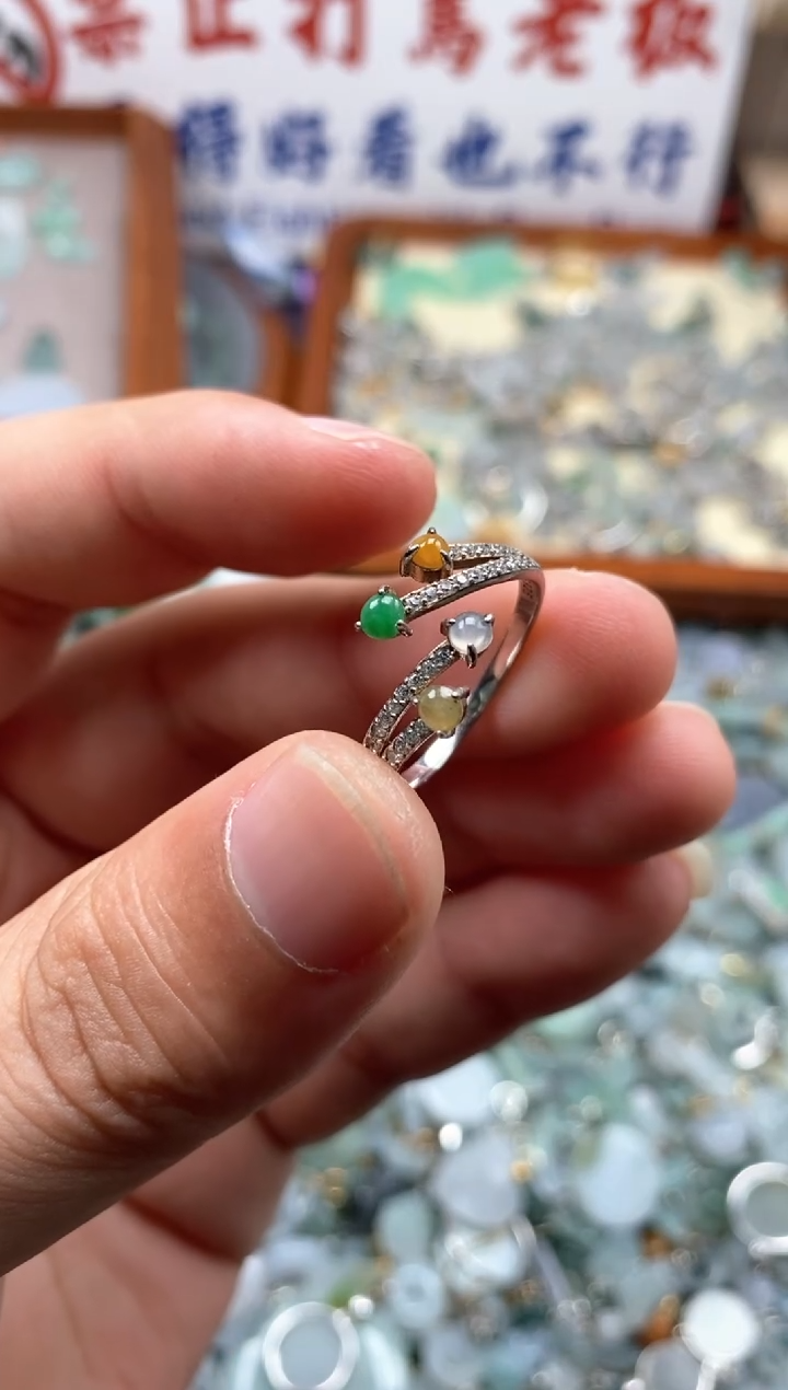 【闪购商品】翡翠颈饰未镶嵌哥哥