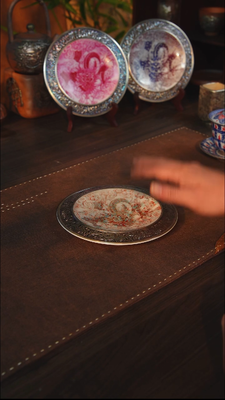 瓷壶承鎏银洒金龙腾四海壶承