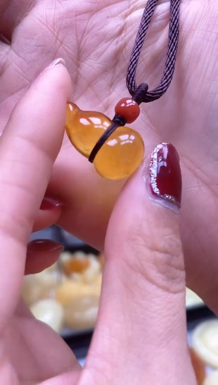 【闪购商品】琥珀裸石未镶嵌葫芦