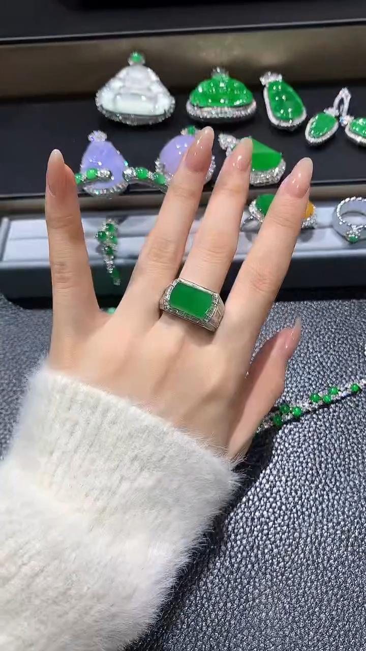 【闪购商品】翡翠戒指18K金镶嵌34团购