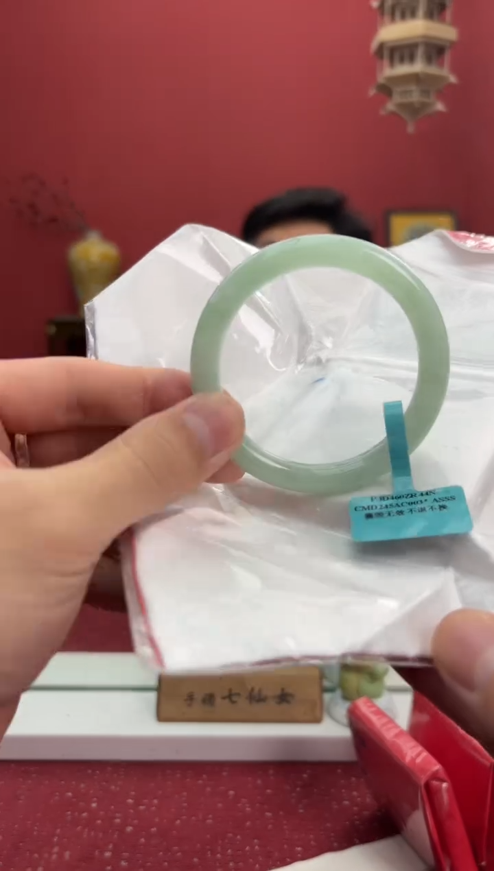 【闪购商品】翡翠手镯（圆镯）未镶嵌8手镯