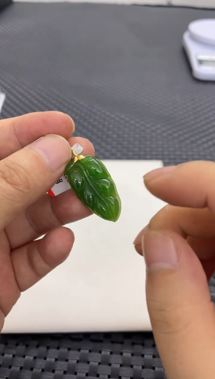 【闪购商品】和田玉叶子18K金镶嵌（多样性发一件）D2262-1