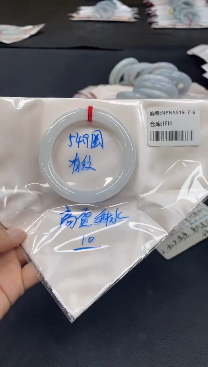未镶嵌手镯翡翠翡翠手镯