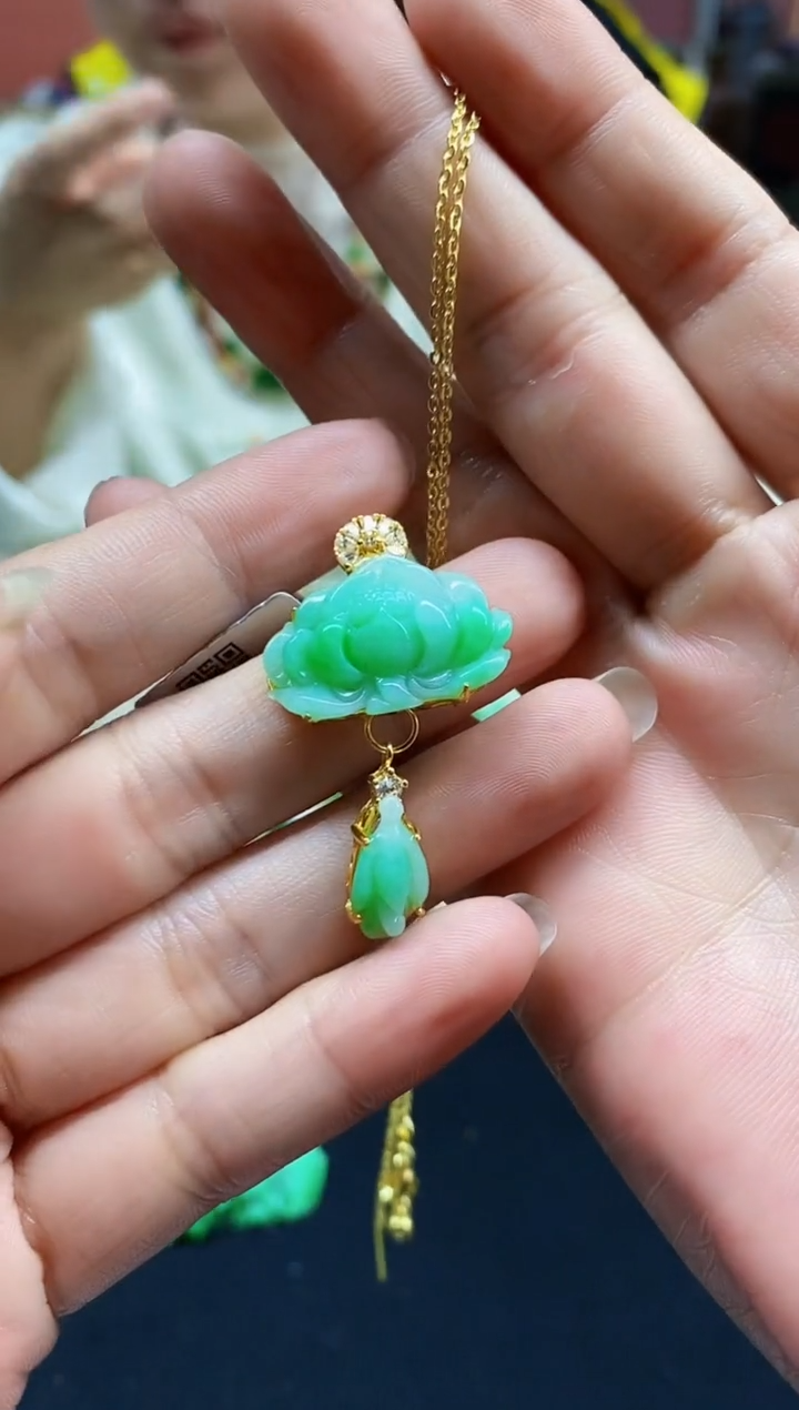 颈饰未镶嵌翡翠吊坠