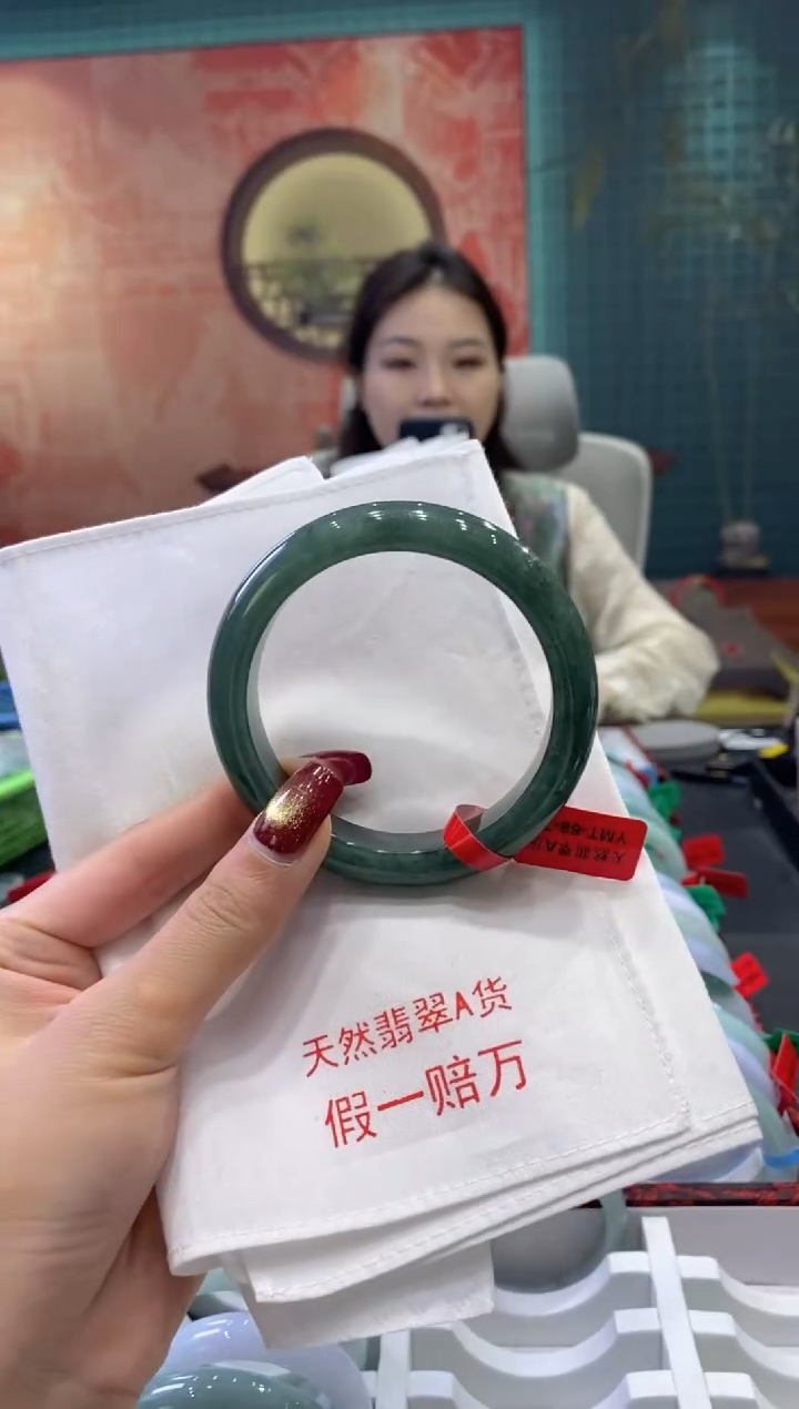 【闪购商品】翡翠手镯未镶嵌多人09104