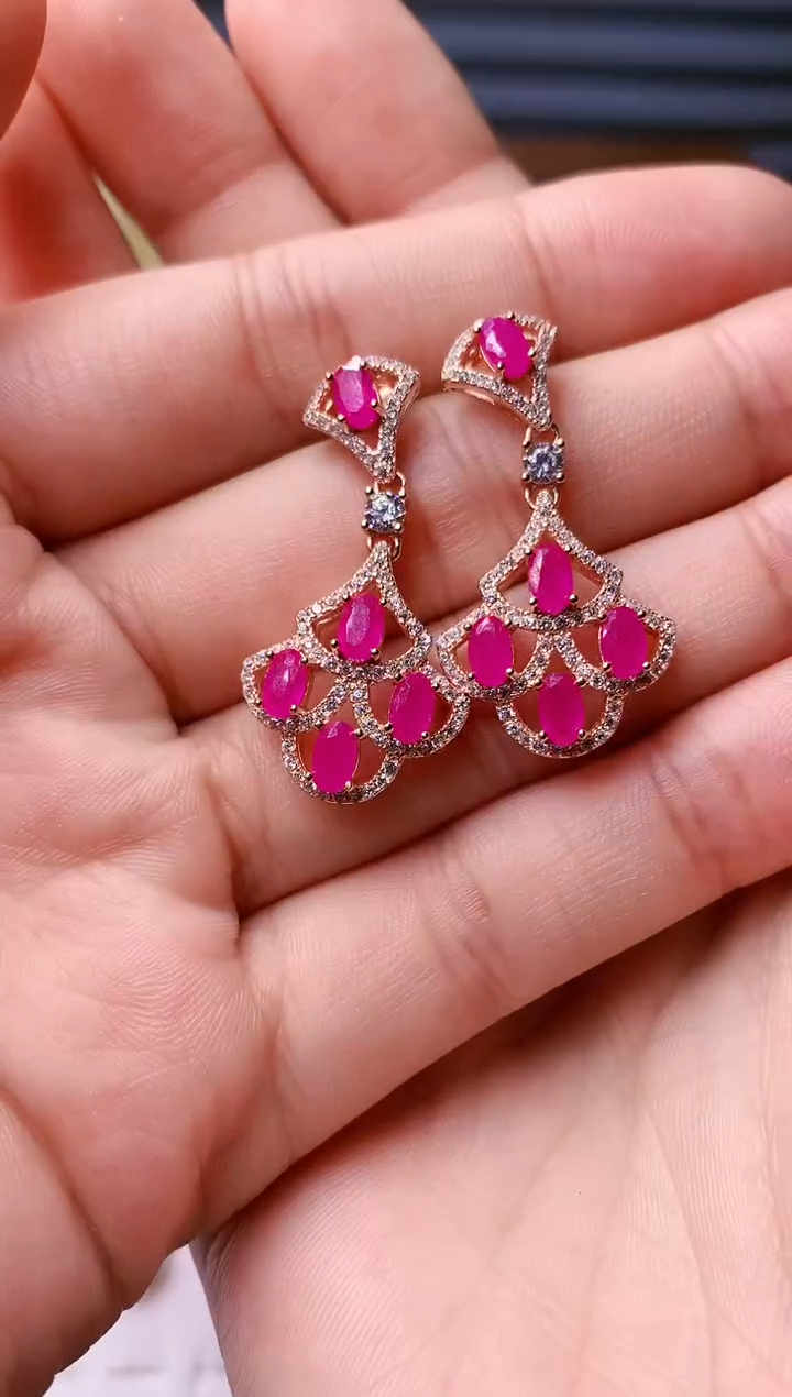 【闪购商品】红宝石耳饰银S925镶嵌........