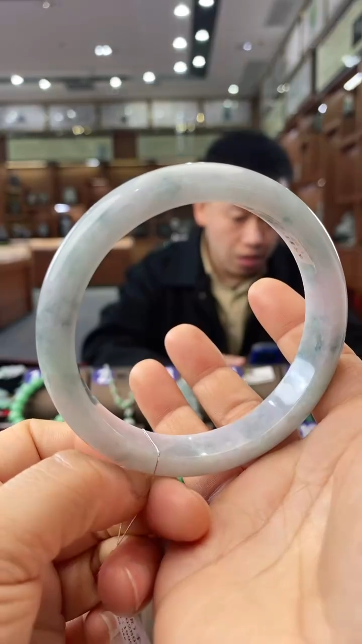 【闪购商品】翡翠手镯未镶嵌63手镯