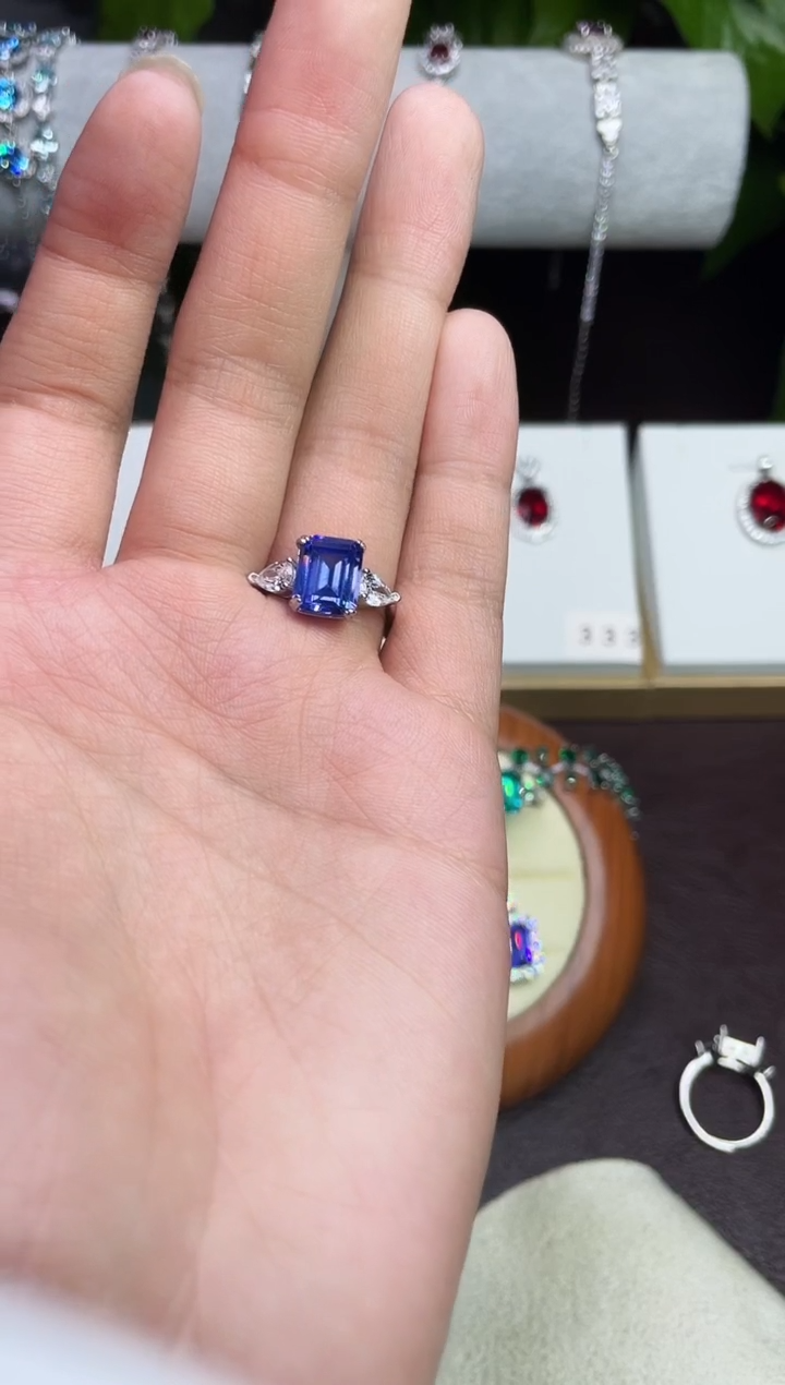 合金合成钻石蓝宝戒指