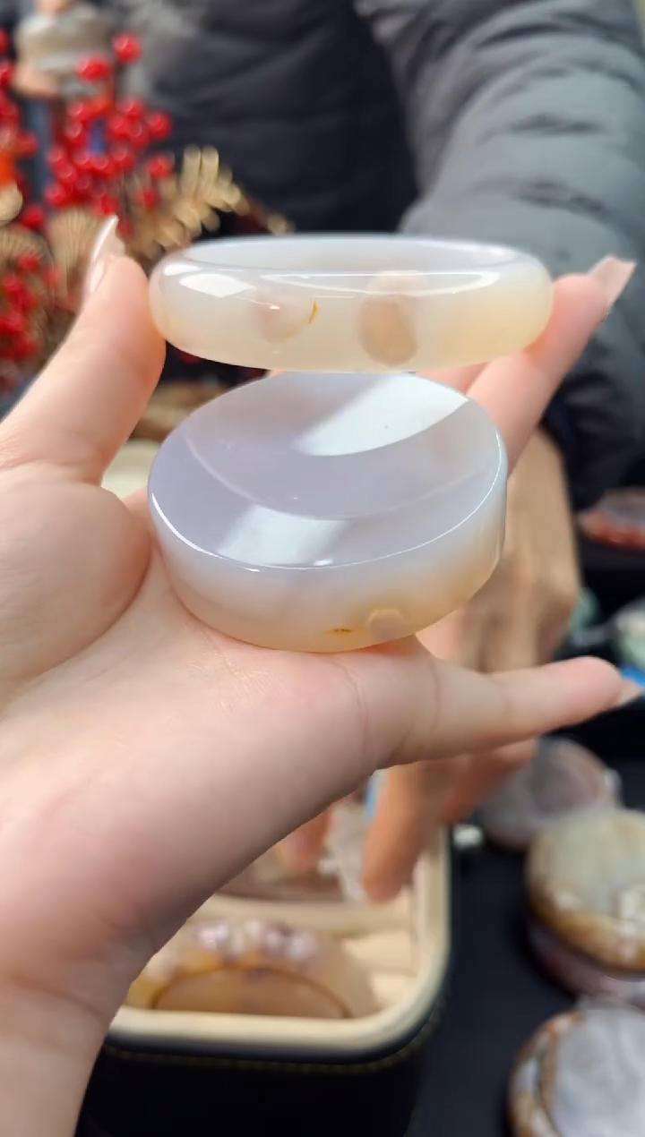 【闪购商品】石英质玉手镯未镶嵌赠送镯心（56圈口）