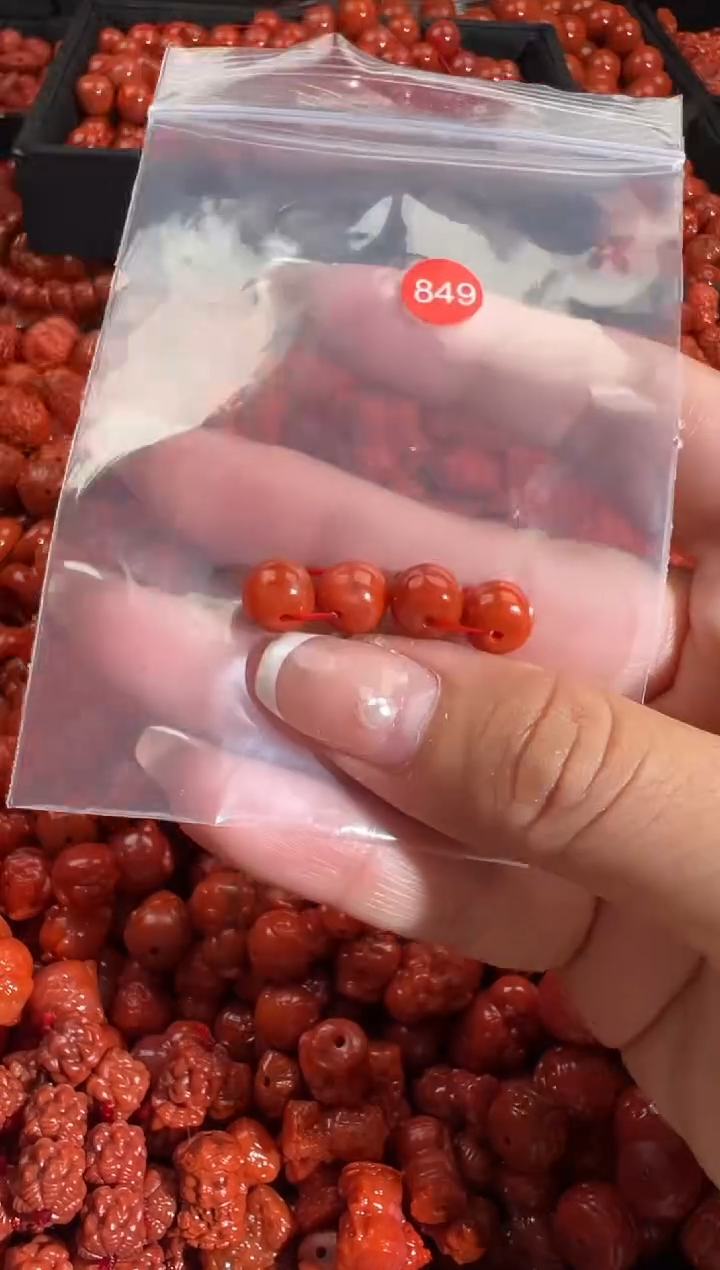 颈饰未镶嵌南红玛瑙2