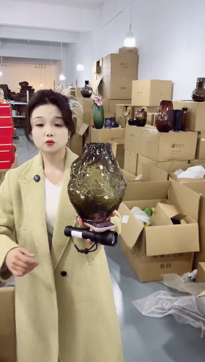 【闪购商品】玻璃私花花瓶微瑕-J2ZG