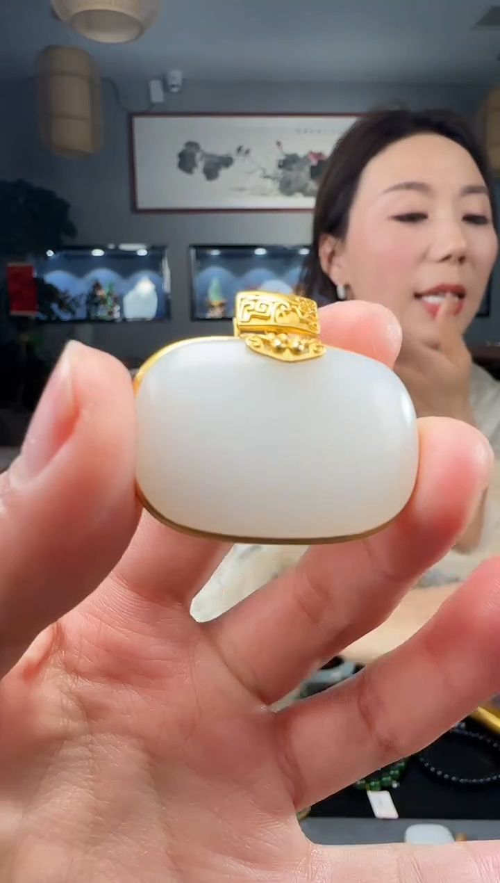 【闪购商品】和田玉吊坠(不含链)18K金镶嵌1