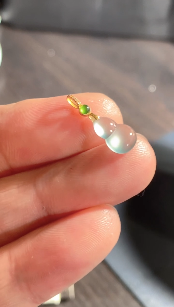 颈饰18K金镶嵌翡翠   