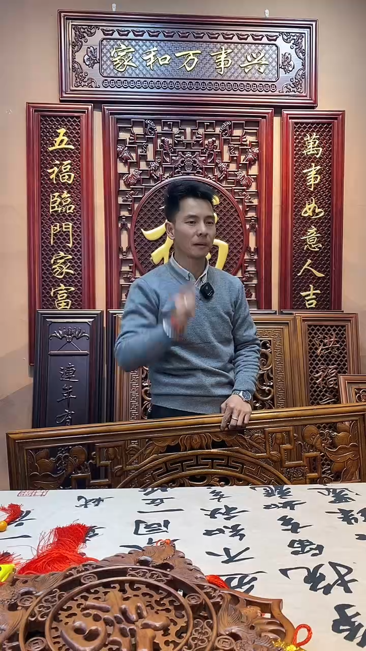 【闪购商品】香樟木木雕1*0.6多宝福