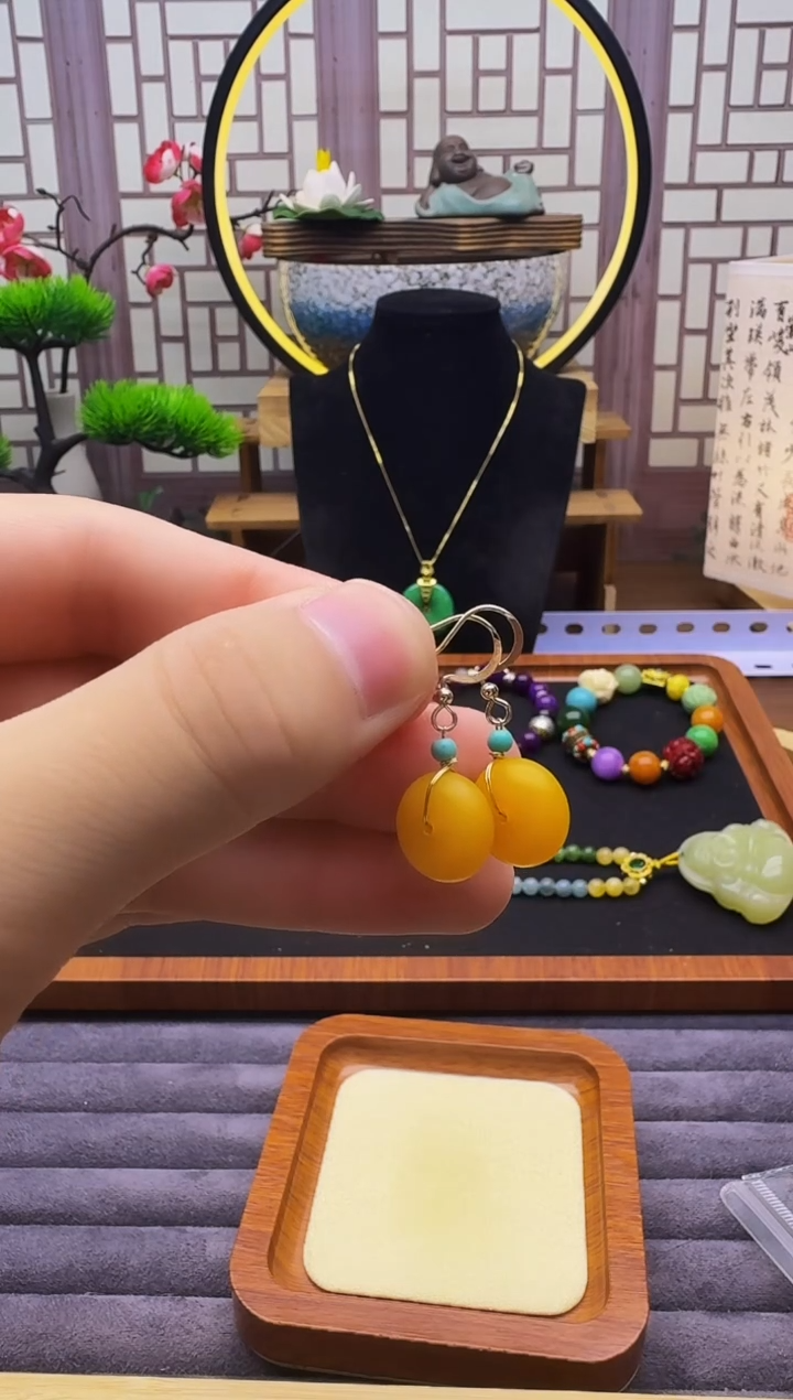 14K金镶嵌蜜蜡耳饰E82