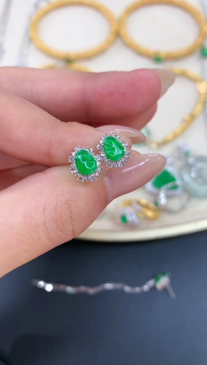 【闪购商品】翡翠耳饰18K金镶嵌A803|6800