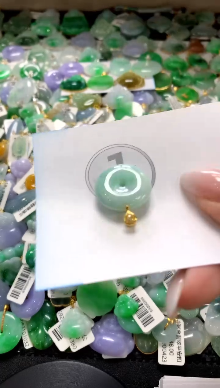 翡翠未镶嵌颈饰1111111111111111