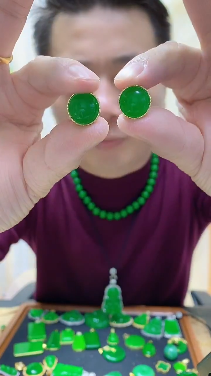 14K金镶嵌翡翠耳饰翡翠耳钩