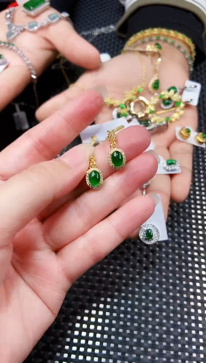 【闪购商品】翡翠耳饰未镶嵌111111111