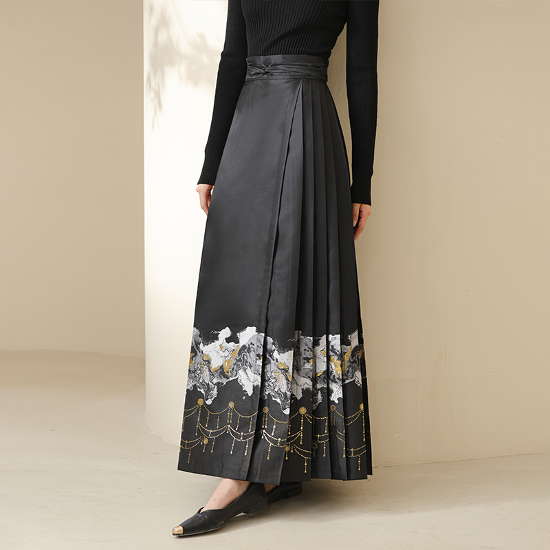 初蝉新中式国风汉服一片式绑带半裙秋冬提花黑色马面裙女1040-N