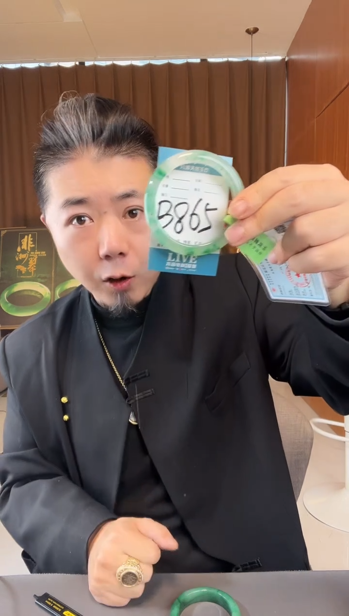 【闪购商品】石英质玉手镯未镶嵌非洲翠