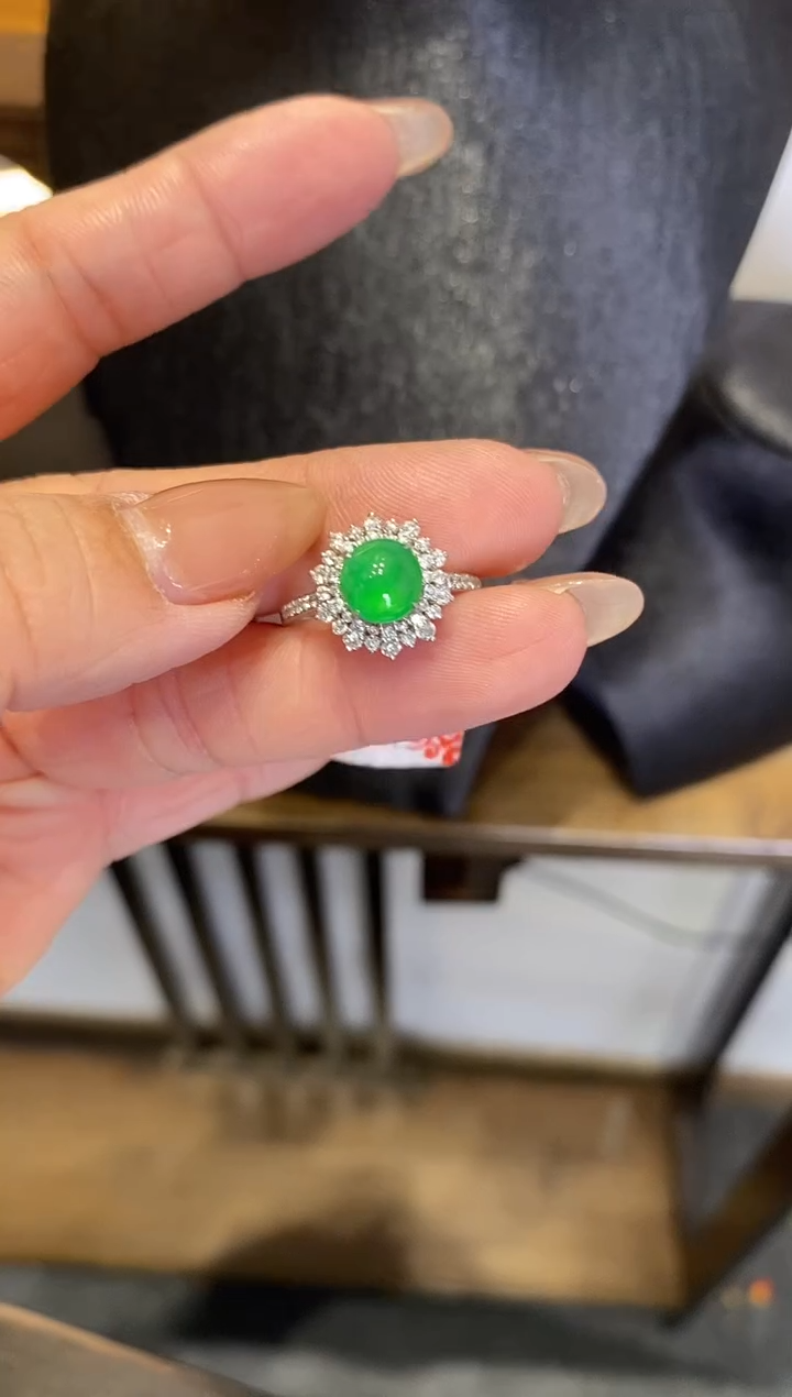 18K金镶嵌戒指翡翠戒指