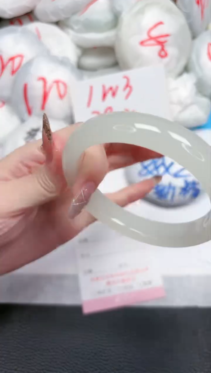 【闪购商品】石英质玉手镯未镶嵌178-60.3