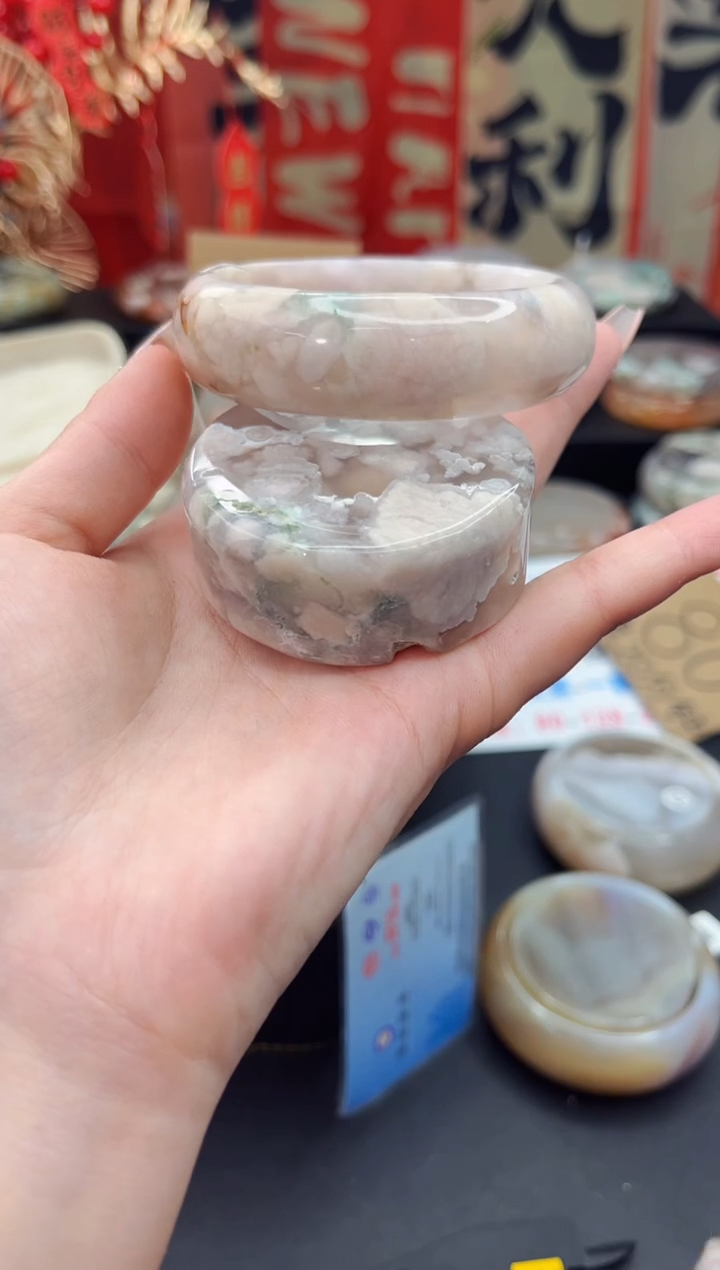 【闪购商品】石英质玉手镯未镶嵌赠送镯心（55圈口）