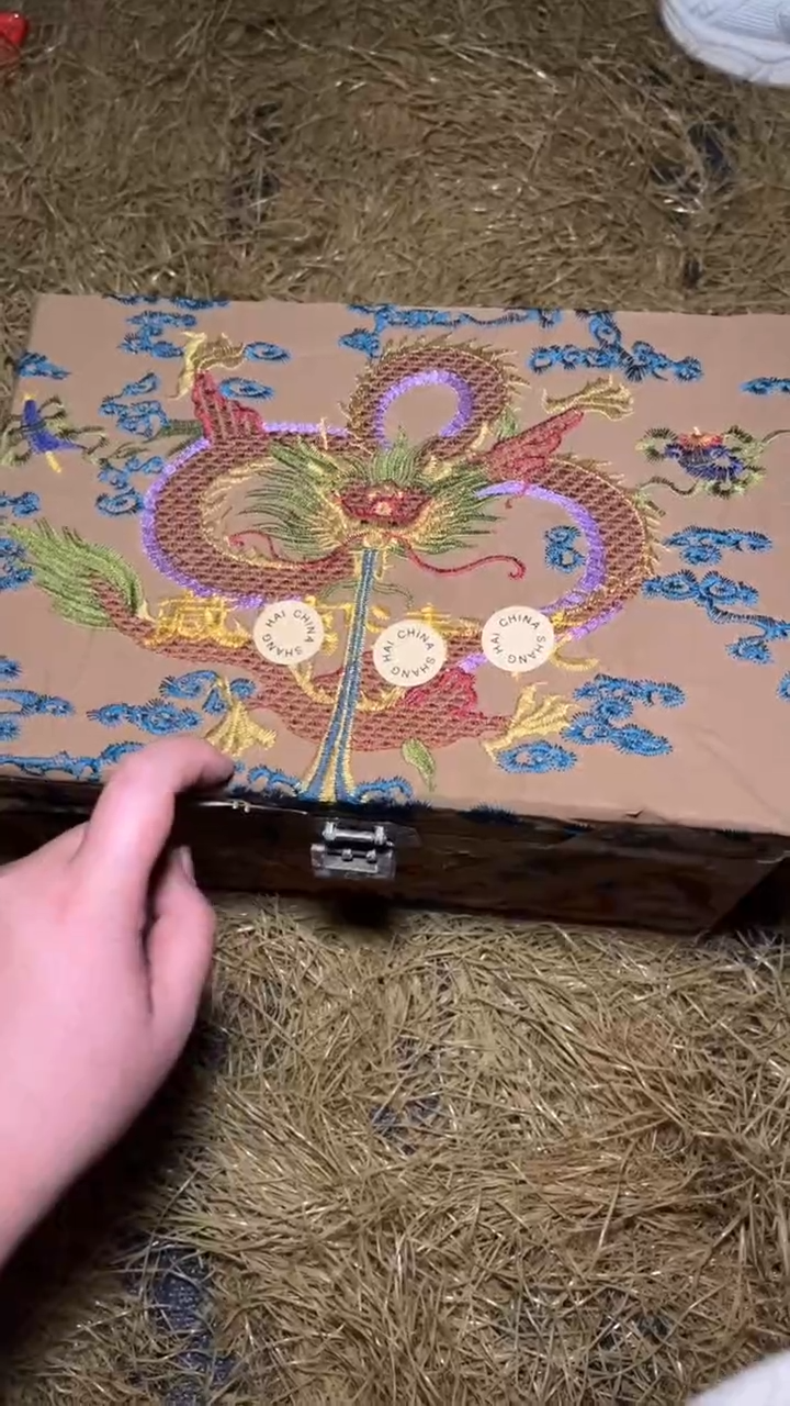 木摆件高端精美开黄龙刺绣盒一件链接