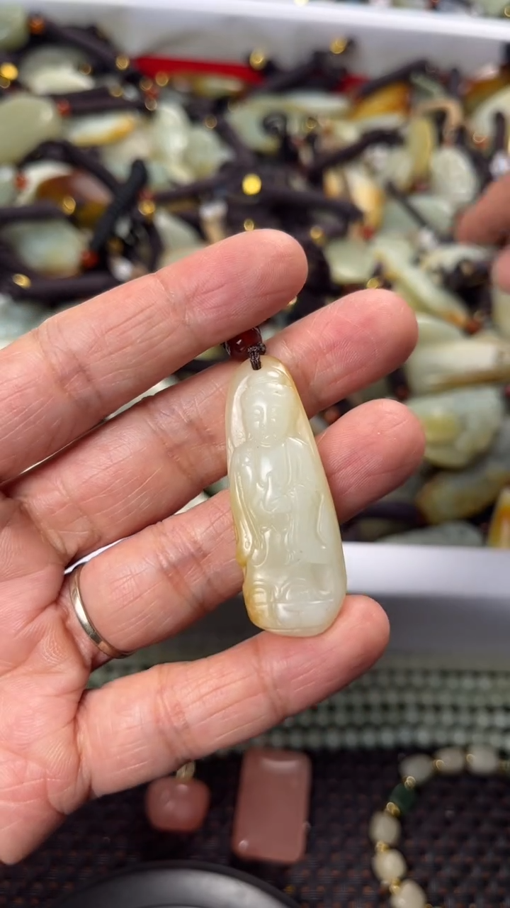 【闪购商品】和田玉颈饰未镶嵌多样性发货没有证书拍一发一有瑕