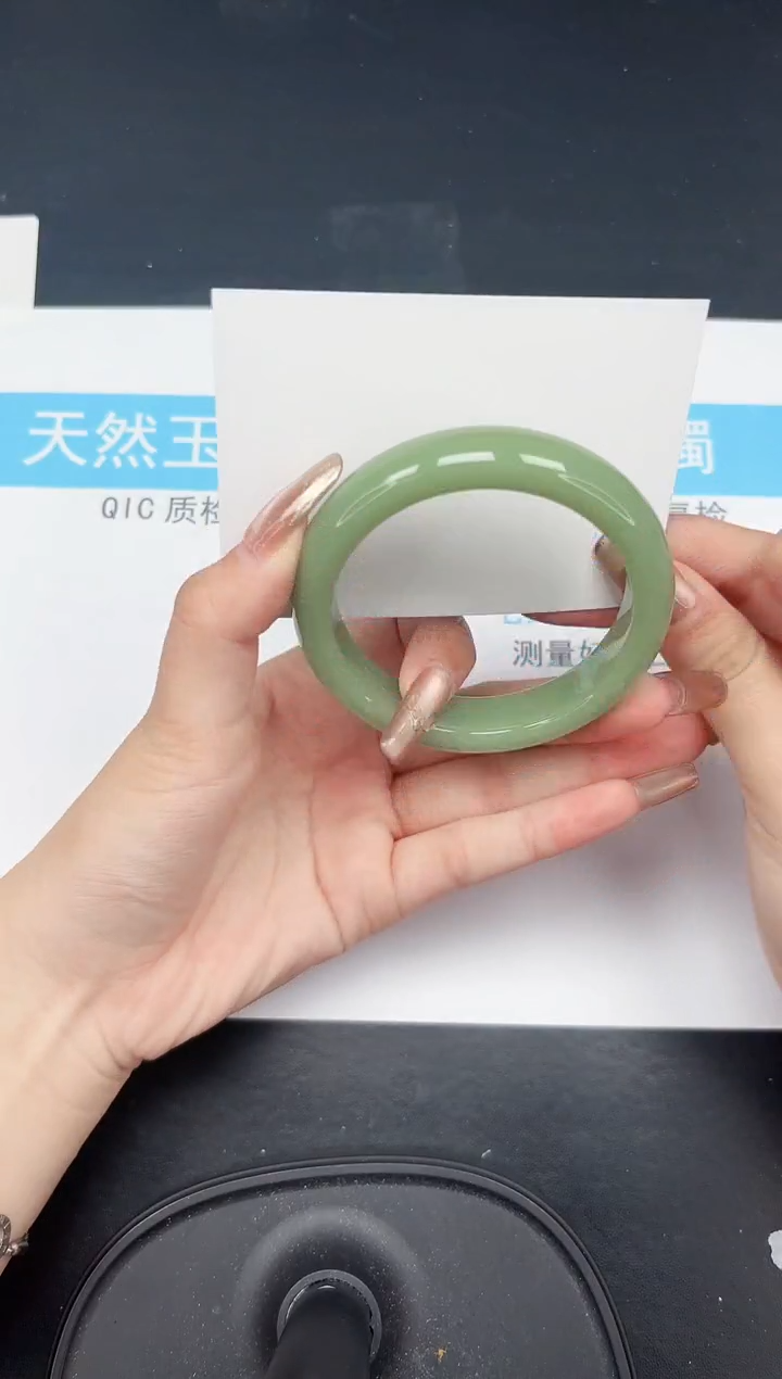 【闪购商品】石英质玉手镯未镶嵌4-58