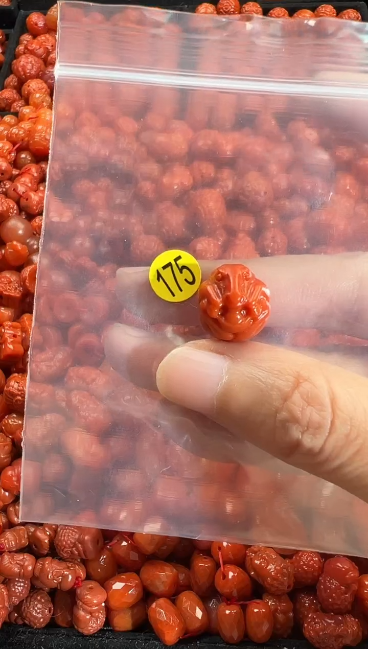 颈饰未镶嵌南红玛瑙1