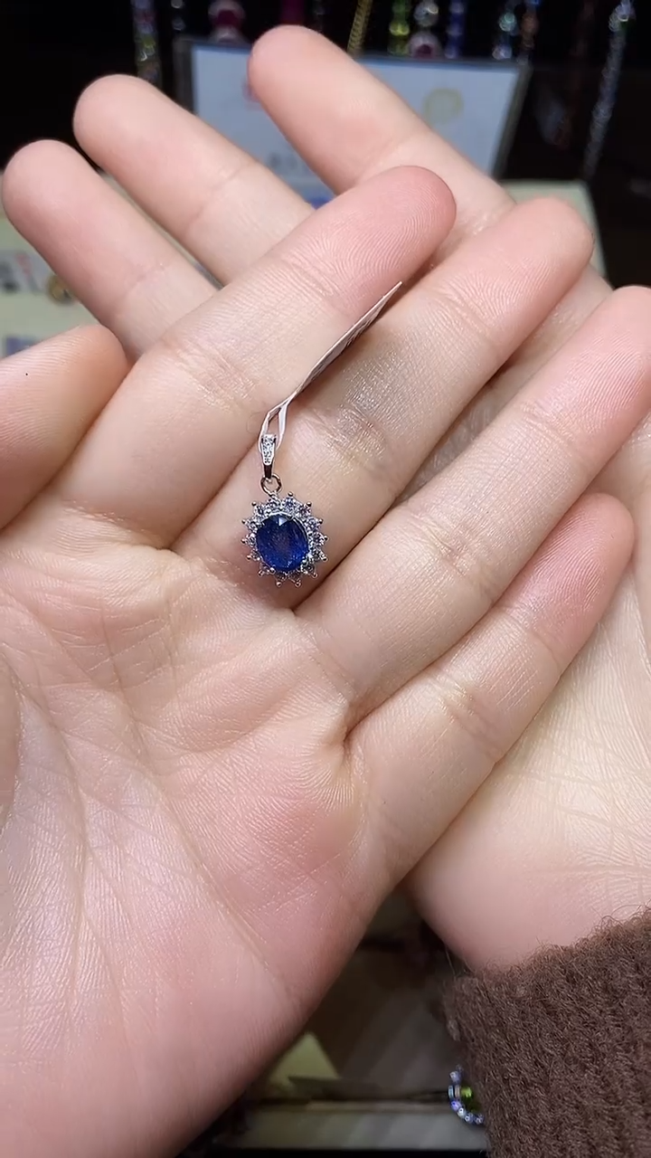【闪购商品】蓝宝石吊坠(赠链)银S925镶嵌.........