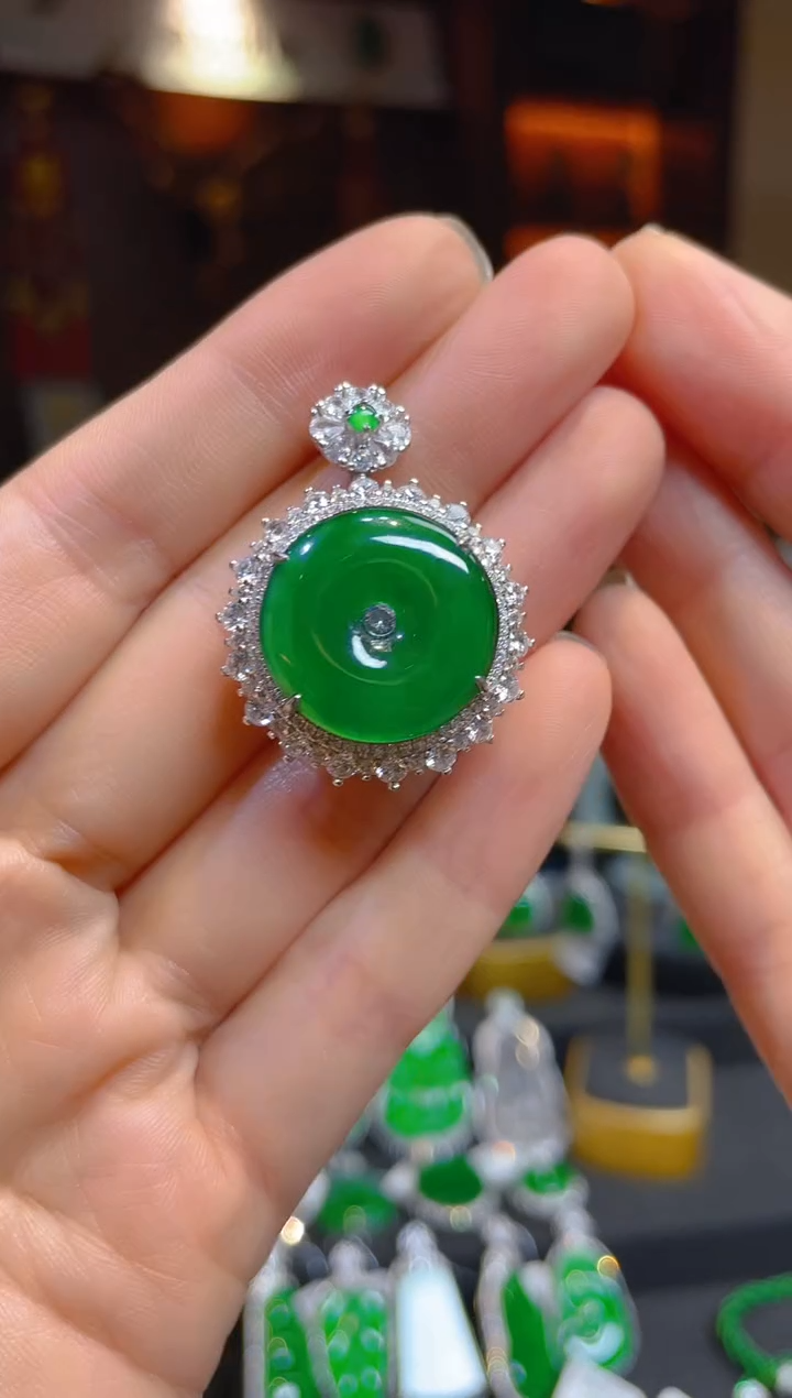 【闪购商品】翡翠颈饰银S925镶嵌114525天然A货翡翠平安扣吊坠