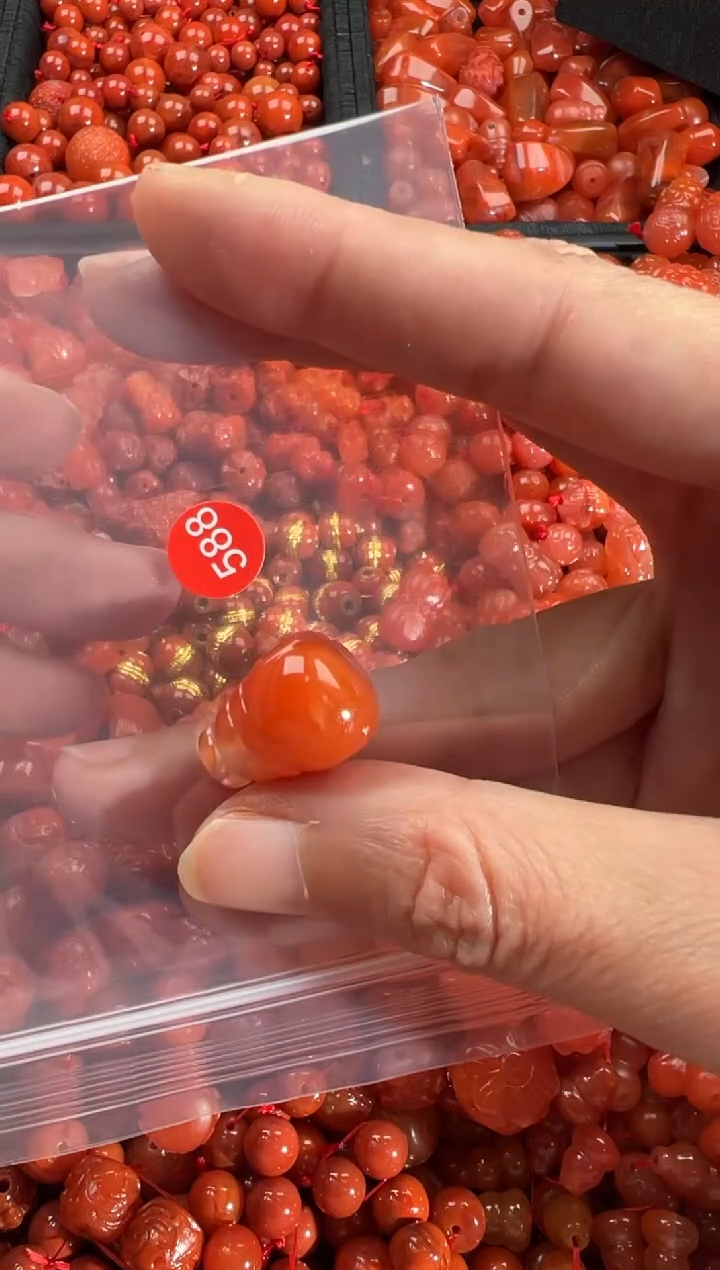 【闪购商品】南红玛瑙颈饰未镶嵌1