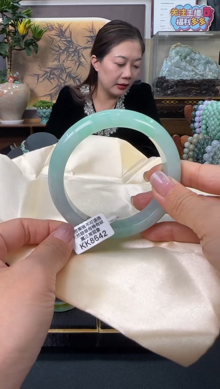 未镶嵌手镯翡翠KK8642  正圈60+